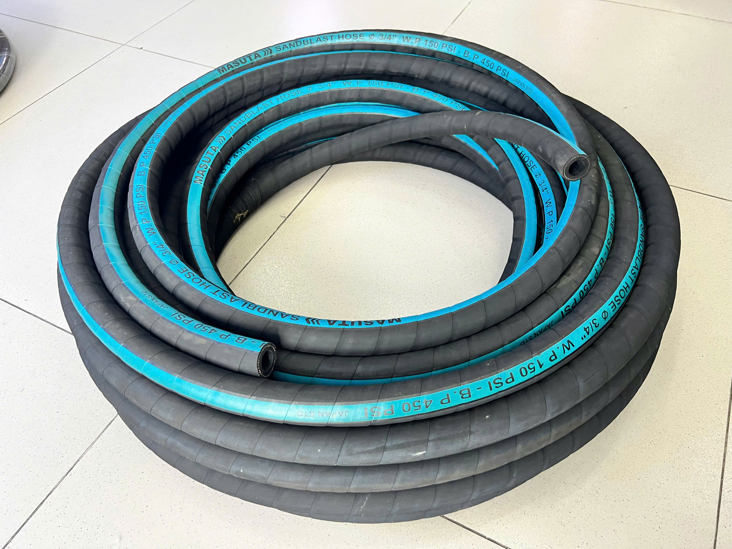 ỐNG CAO SU PHUN CÁT MASUTA 32X48MM - 60M/CUỘN